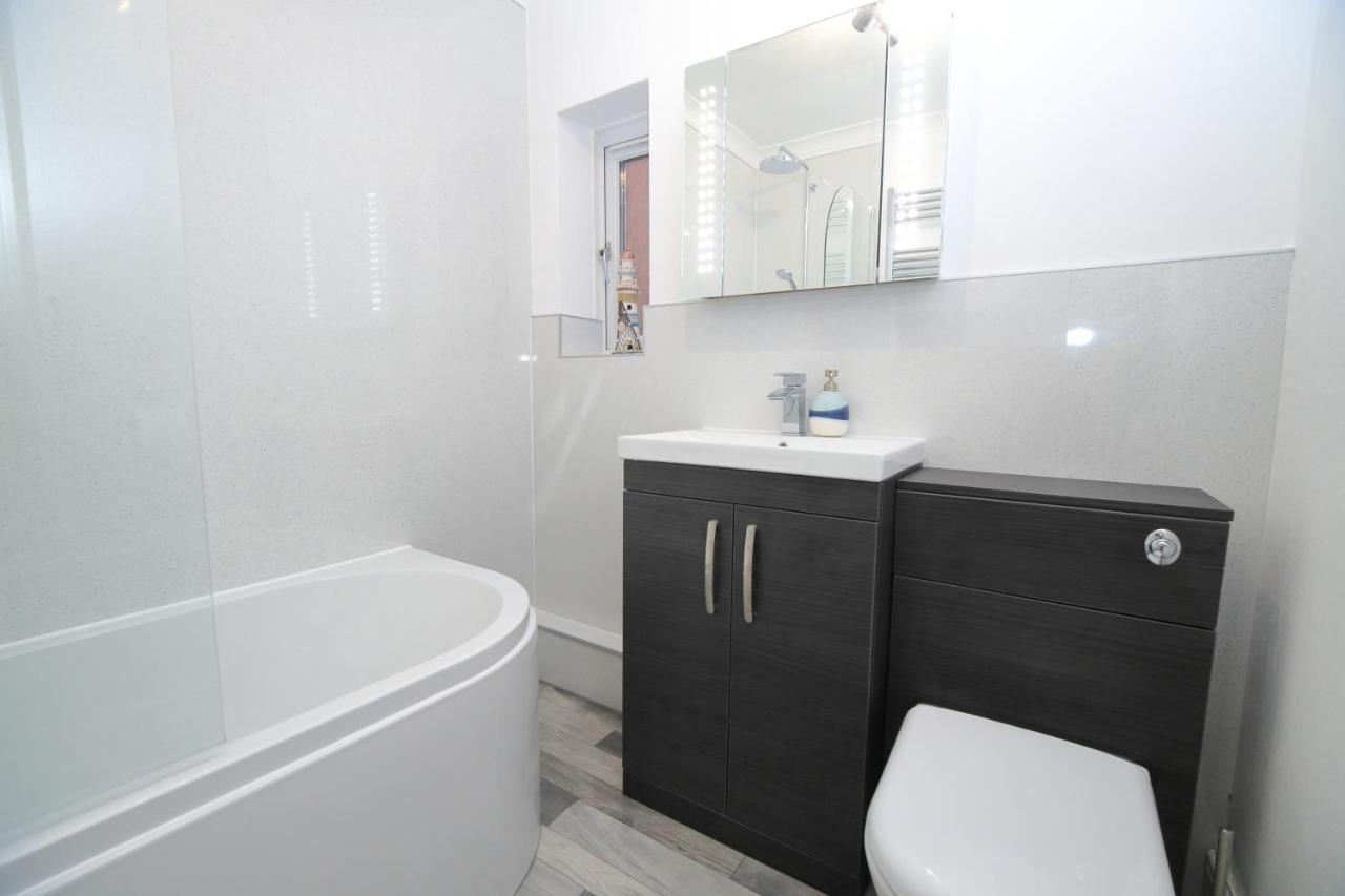 Exmouth - Newly Available, Near The Beach Apartment Exterior photo